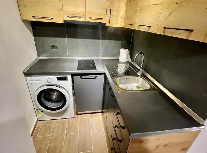 Keon Superb * 地拉那